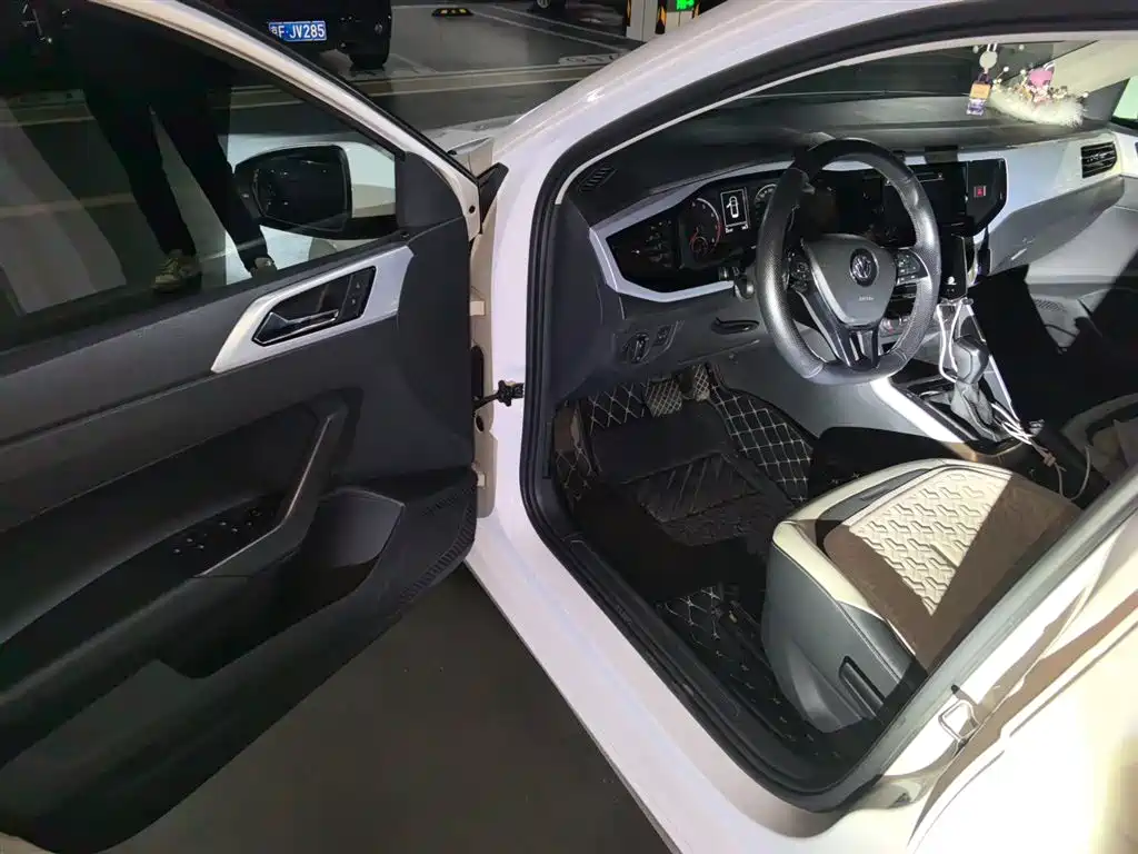 Volkswagen Polo 2019 Plus 1.5L Automatic Colorful Tech Edition фото 13