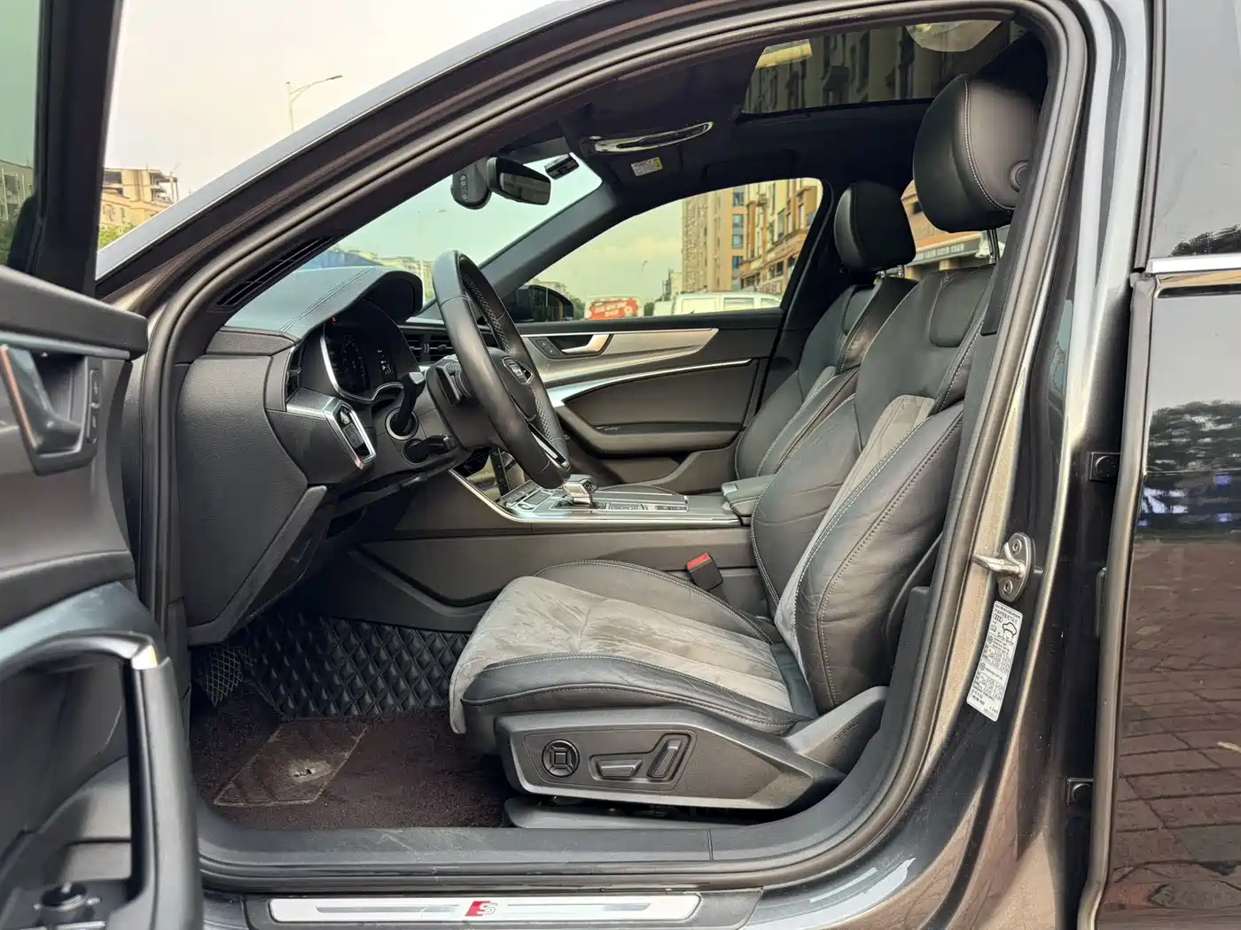 Фото 4 - Audi A6L