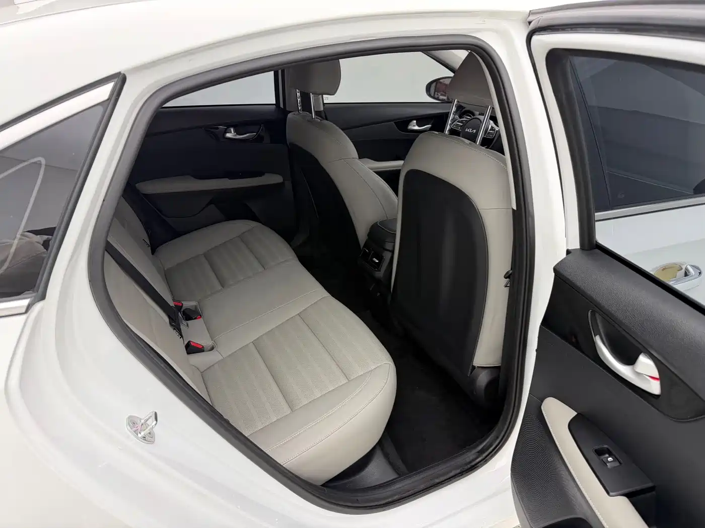 Kia K3 2023 Model 1.5L CVT Luxury Edition фото 10