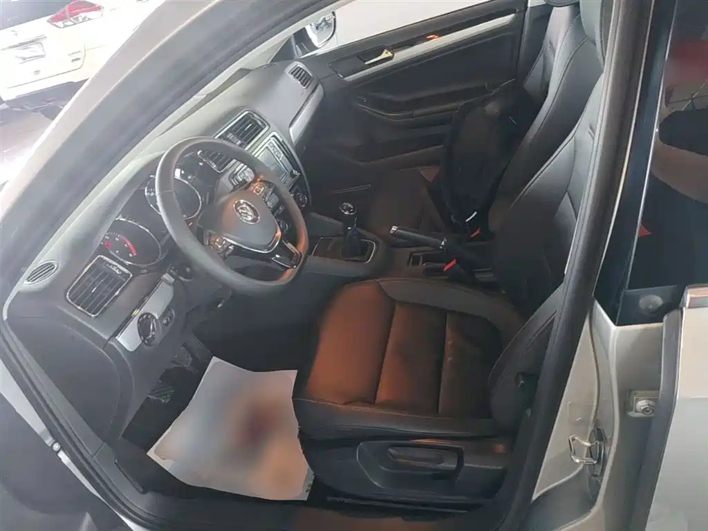 Volkswagen Sagitar 2018 1.6L Manual Comfort фото 15