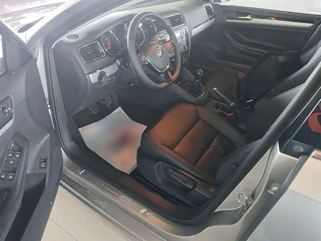 Volkswagen Sagitar 2018 1.6L Manual Comfort фото 16
