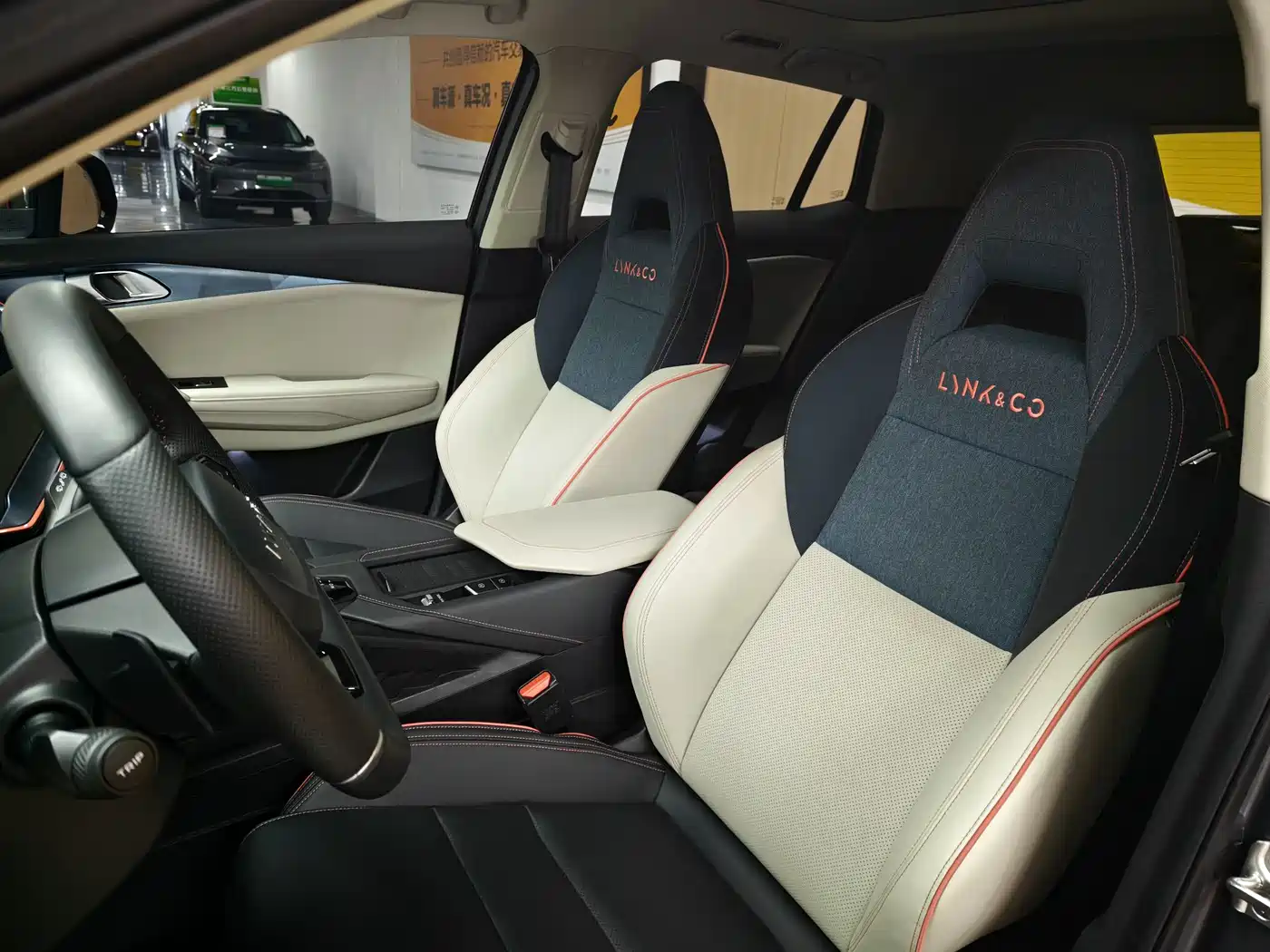 Lynk & Co 06 2020 1.5T Halo фото 14