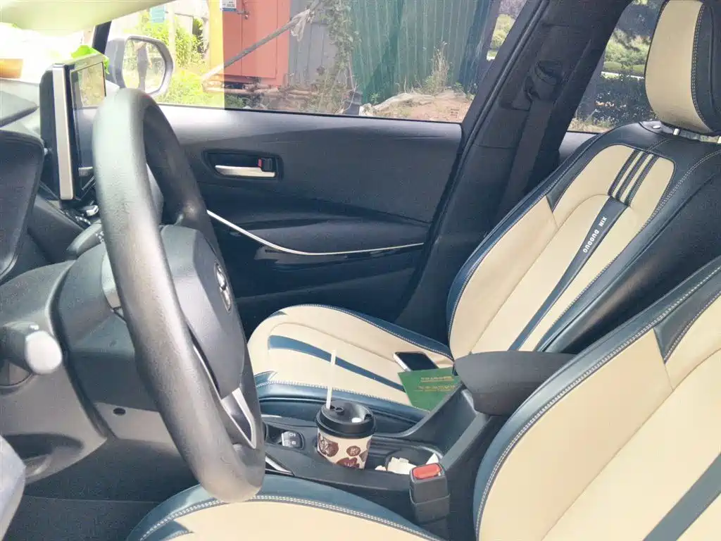 Toyota Corolla 2021 Hybrid 1.8L E-CVT Elite Edition фото 8