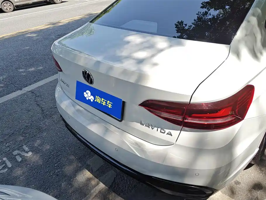 Volkswagen Lavida 2023 1.5L Automatic Starlight 5 Million Edition фото 4