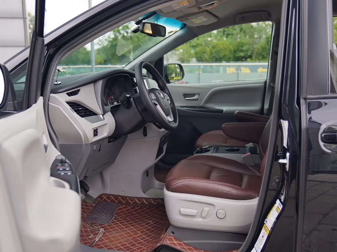 Toyota Sienna 2015 3.5L 4WD L фото 4