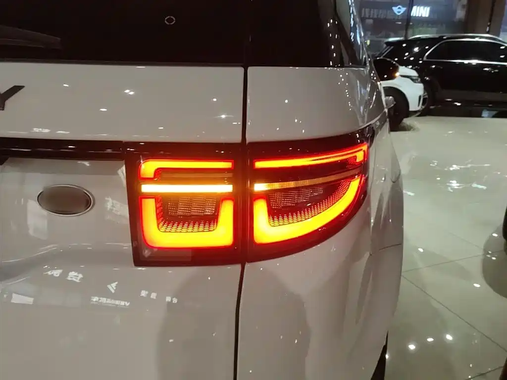 LAND ROVER DISCOVER SPORTS