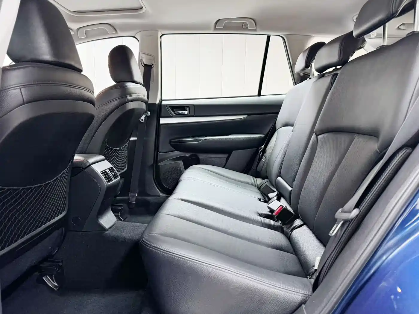 Subaru Legacy 2010 2.0i Luxury Wagon фото 9