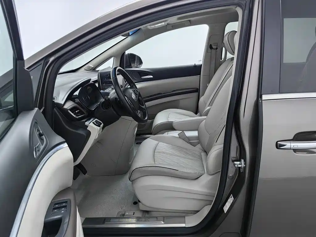 Фото 10 - Buick GL8