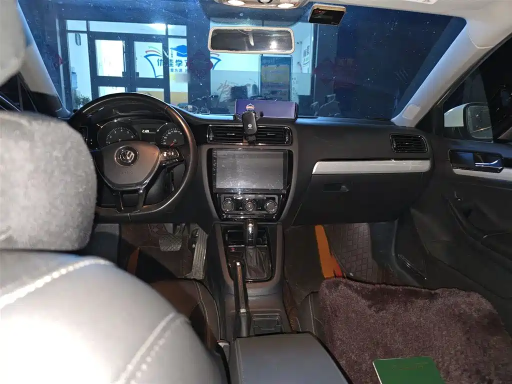 Volkswagen Sagitar 2017 230TSI Automatic Comfort фото 14