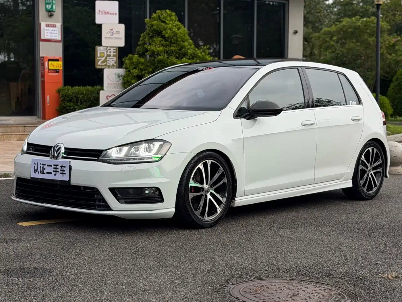 Volkswagen Golf 2017 280TSI Auto R-Line Millionth Anniversary Edition фото 10
