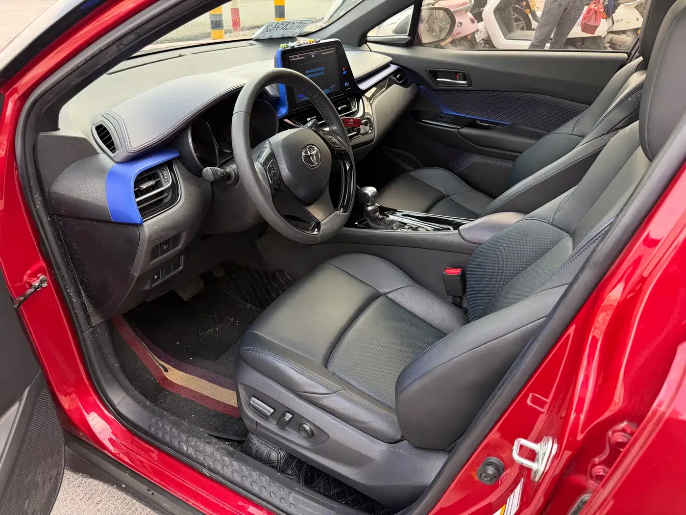 Toyota C-HR 2020 Model 2.0L Luxury фото 7