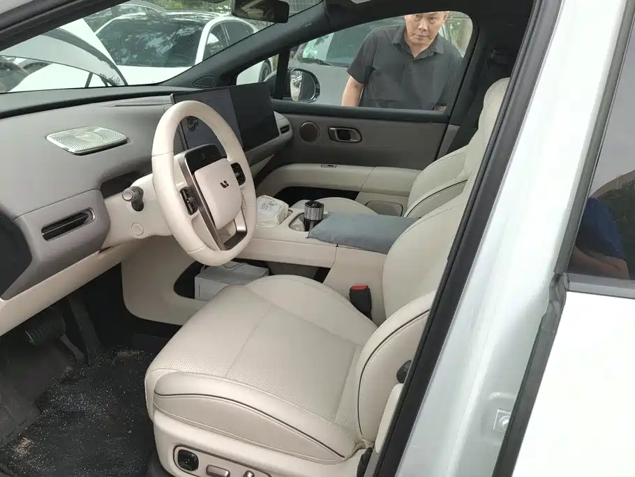 Li Auto i6 2026 2025 2WD Base Model