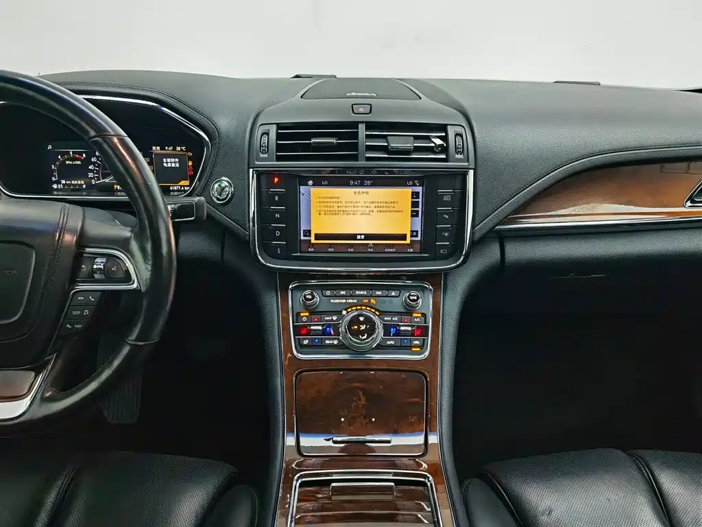 Photo 12 - Lincoln Continental