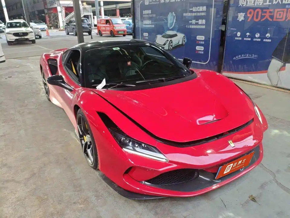Фото 3 - Ferrari F8