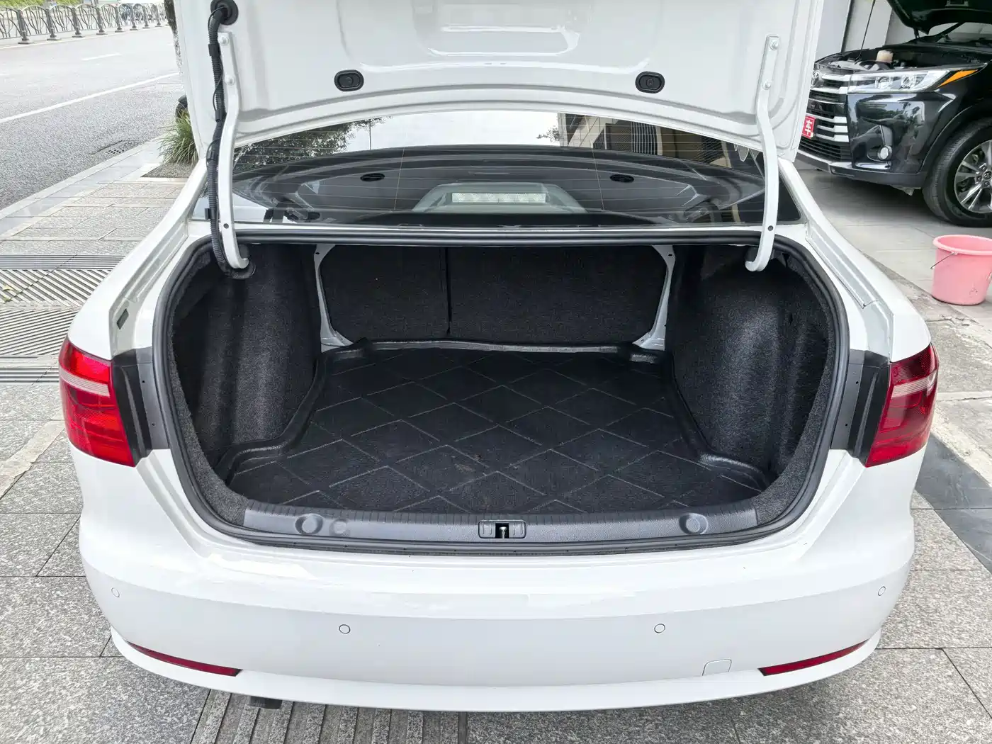 Volkswagen Lavida 2013 Facelift Classic 1.6L Manual Comfort фото 17