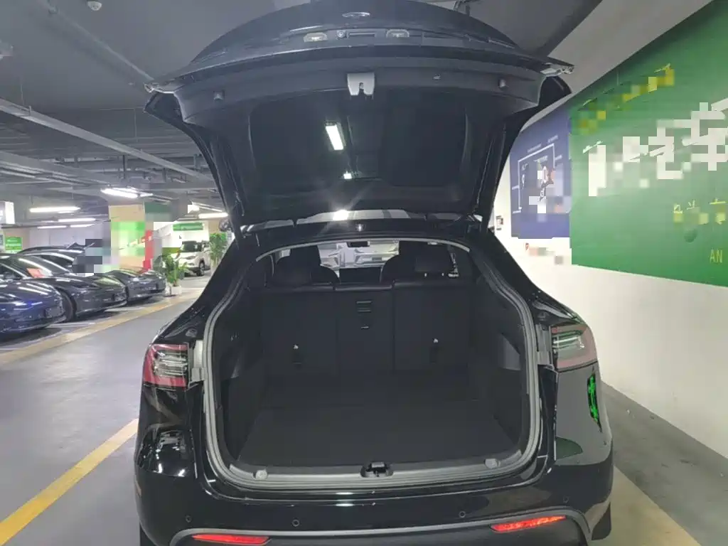 Фото 19 - Tesla Model Y
