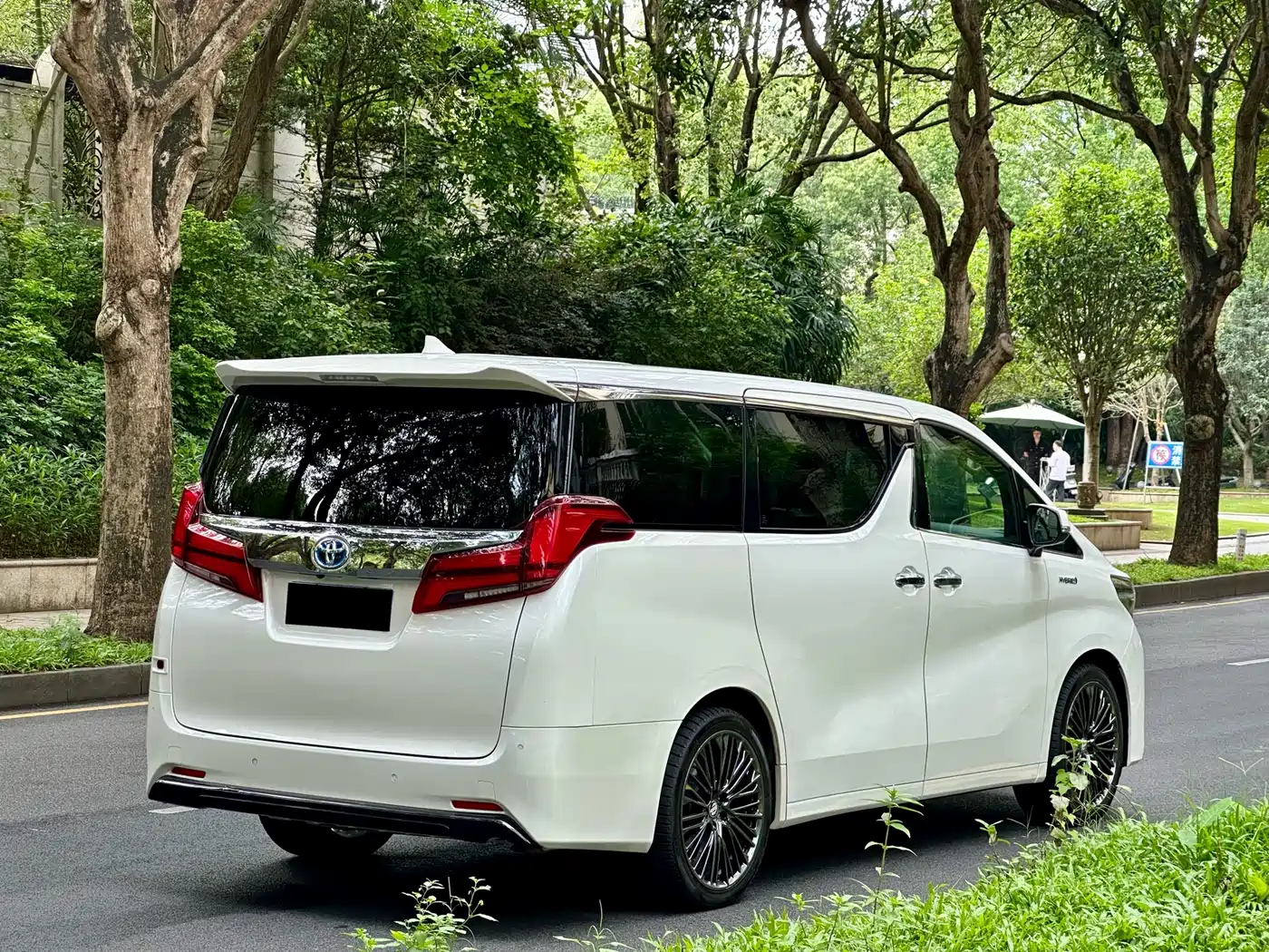 Toyota Alphard 2020 Hybrid 2.5L Premium Edition фото 22