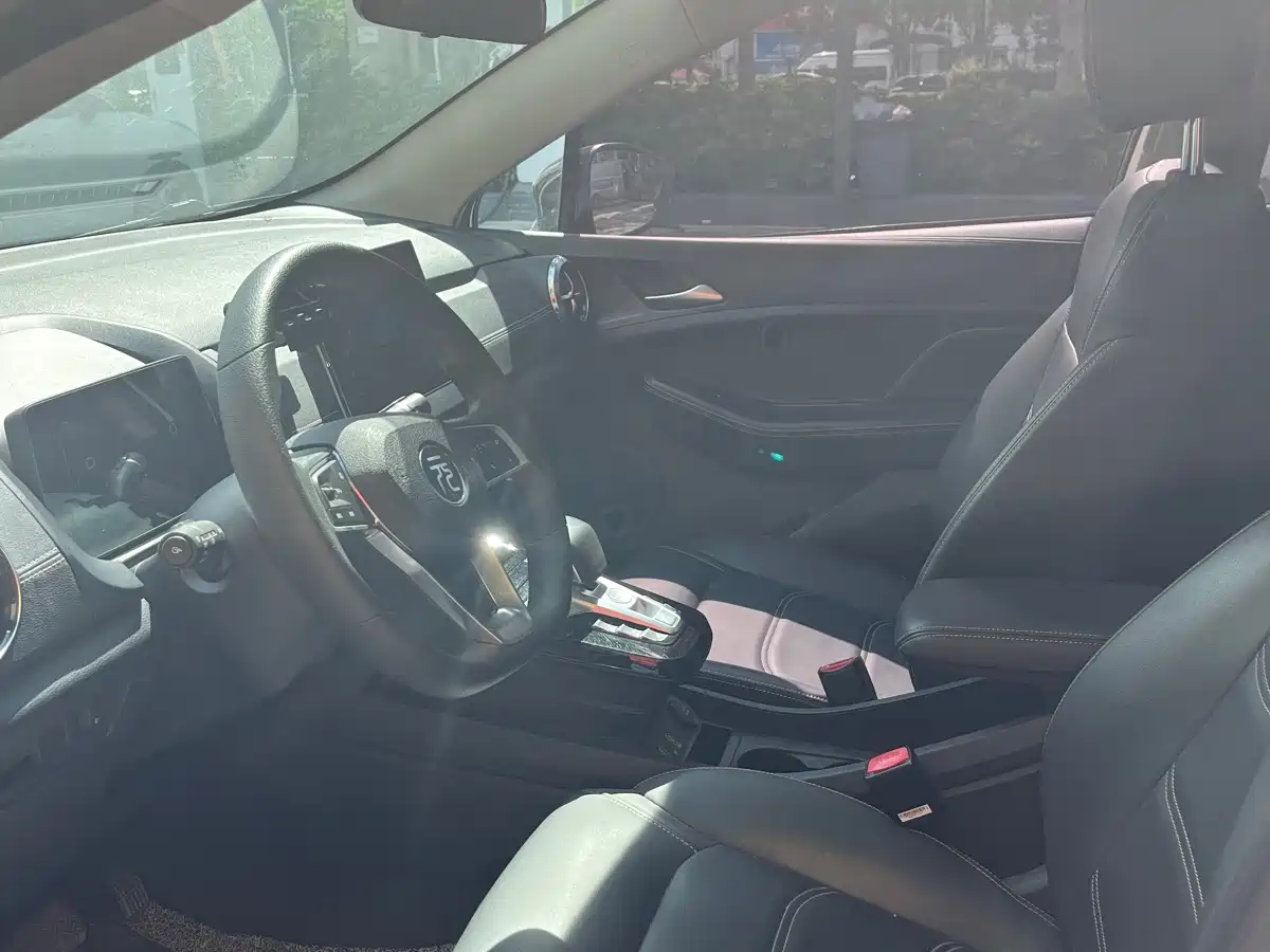 BYD Yuan New Energy 2019 EV360 Smart Connect Edition фото 3