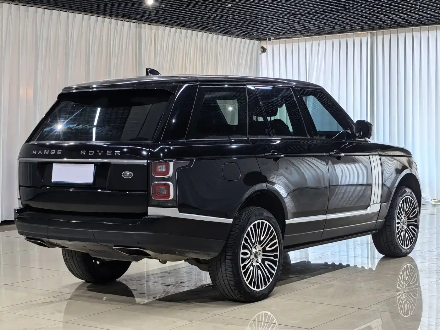 Land Rover Range Rover 2018 3.0 SC V6 Golden Age Edition фото 8