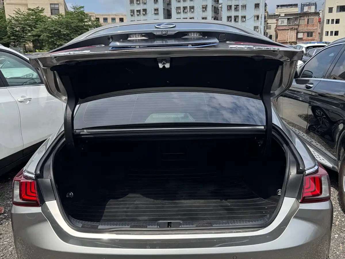 Lexus ES 2022 300h Ultimate Edition фото 18