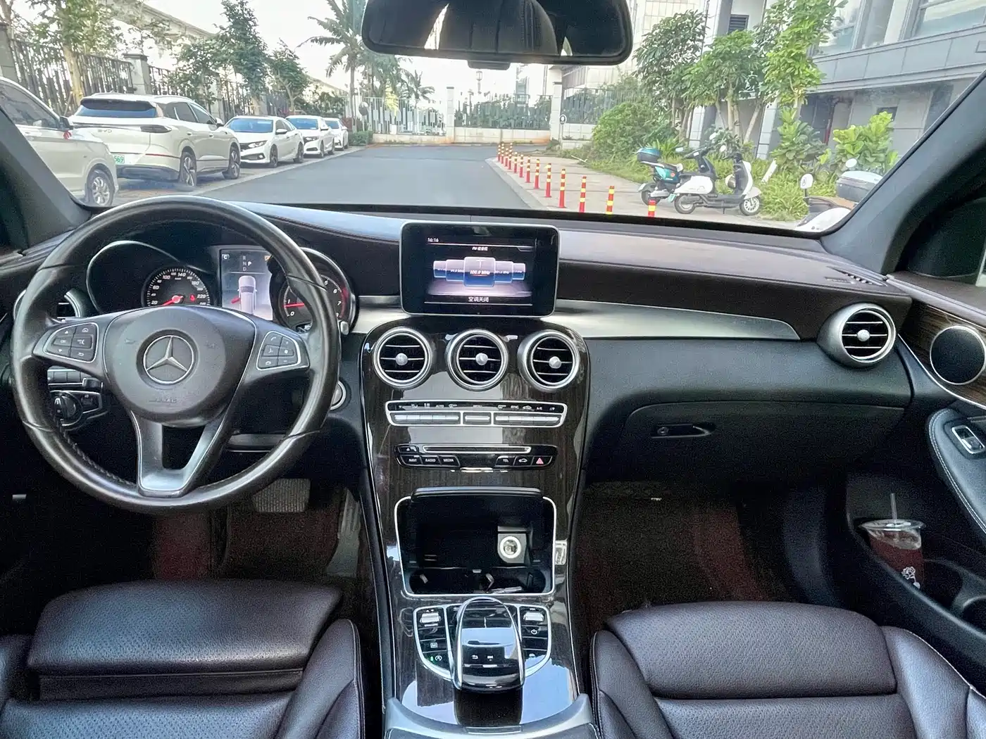 Mercedes-Benz GLC 2018 GLC 260 4MATIC Luxury фото 6