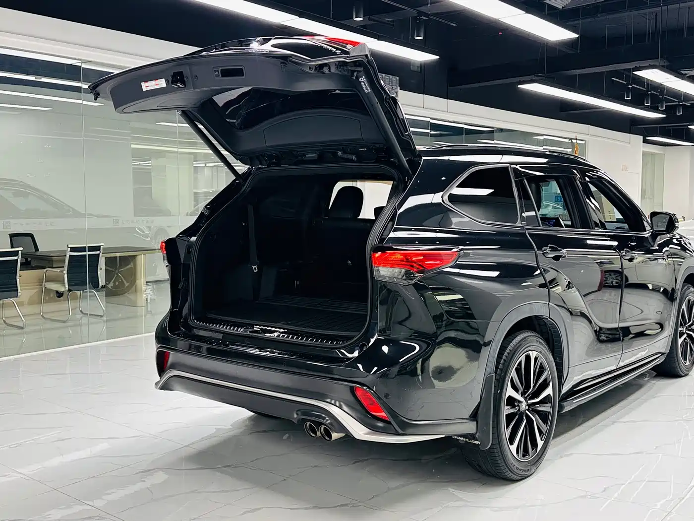 Toyota Crown Kluger 2021 2.5L HEV 4WD Premium фото 12