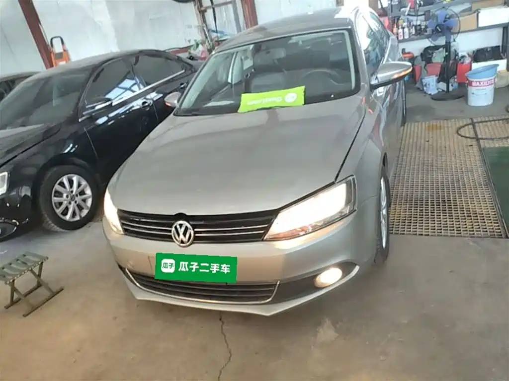 Volkswagen Sagitar 2014 Facelift 1.6L Manual Comfort фото 3