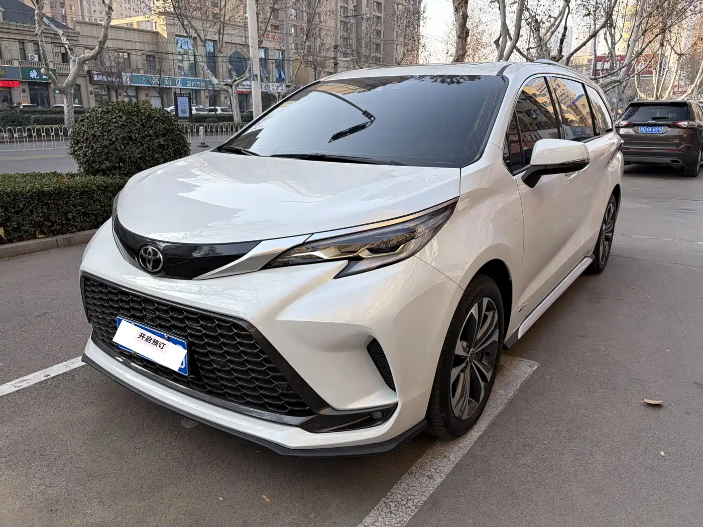 Toyota Granvia 2024 2.5L Hybrid Premium PLUS фото 2