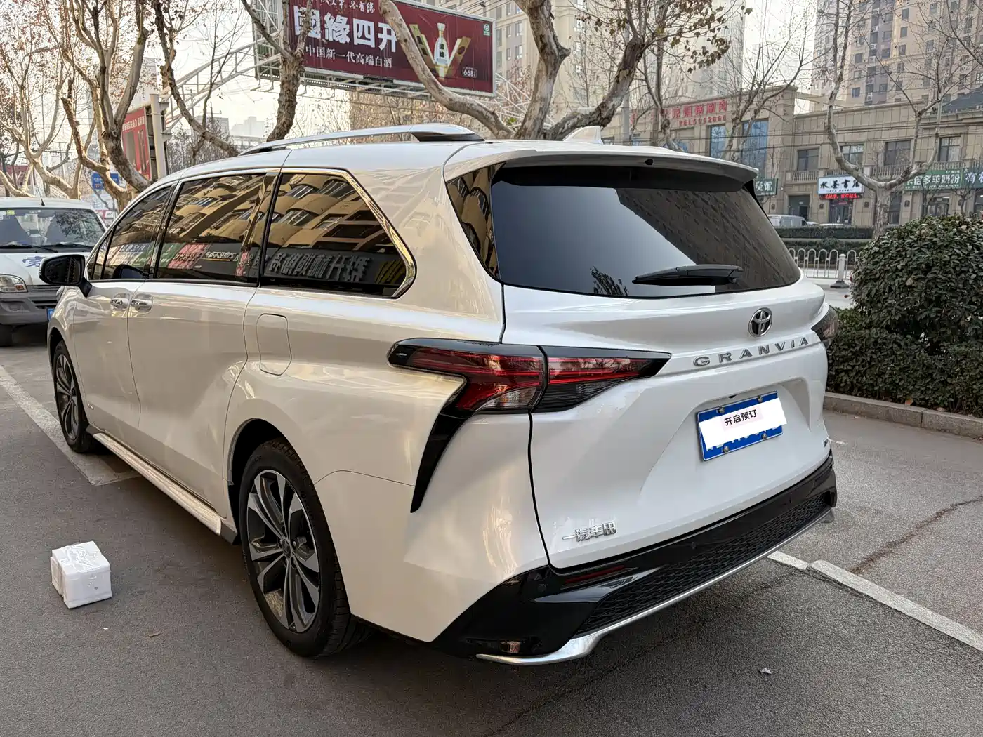 Toyota Granvia 2024 2.5L Hybrid Premium PLUS фото 9