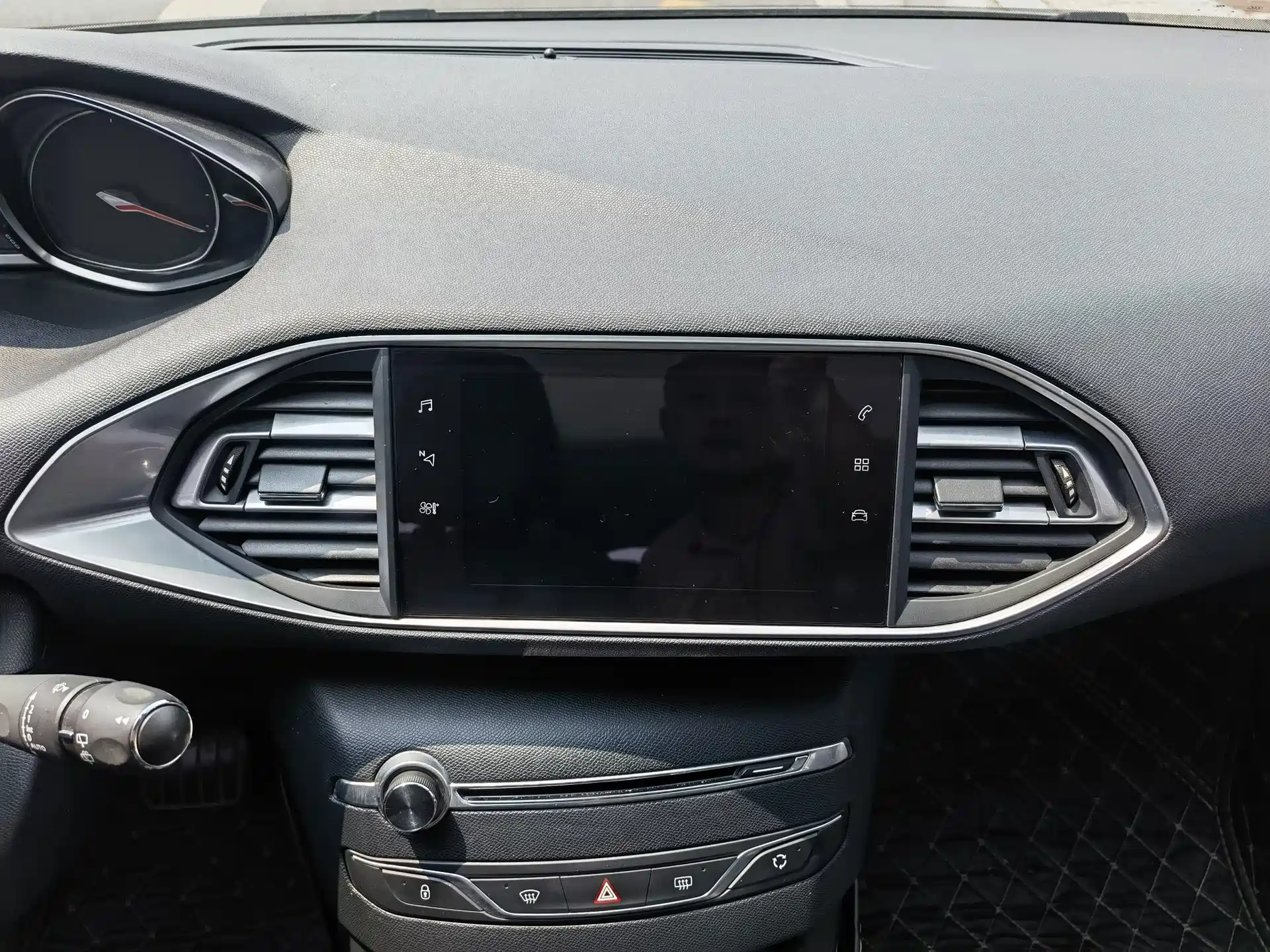 صورة 13 - Peugeot 308S