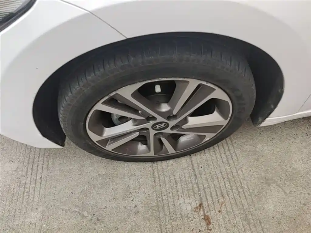 Hyundai Elantra 2016 Model 1.6L Automatic Smart Elite фото 23