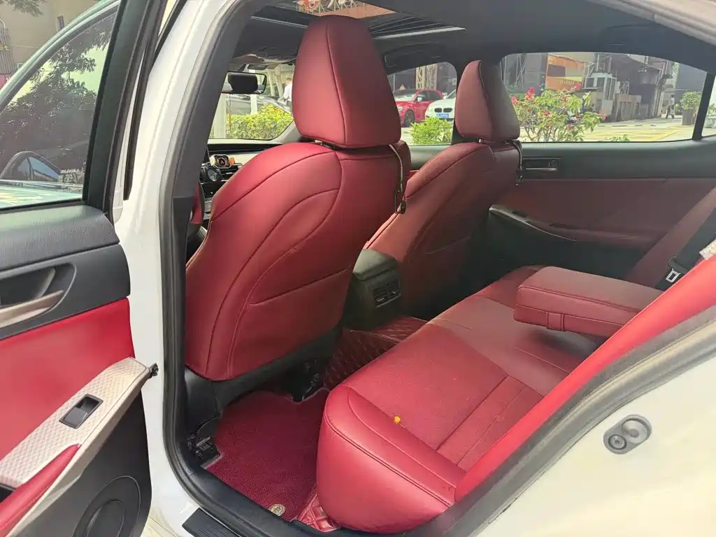 2019 Lexus IS