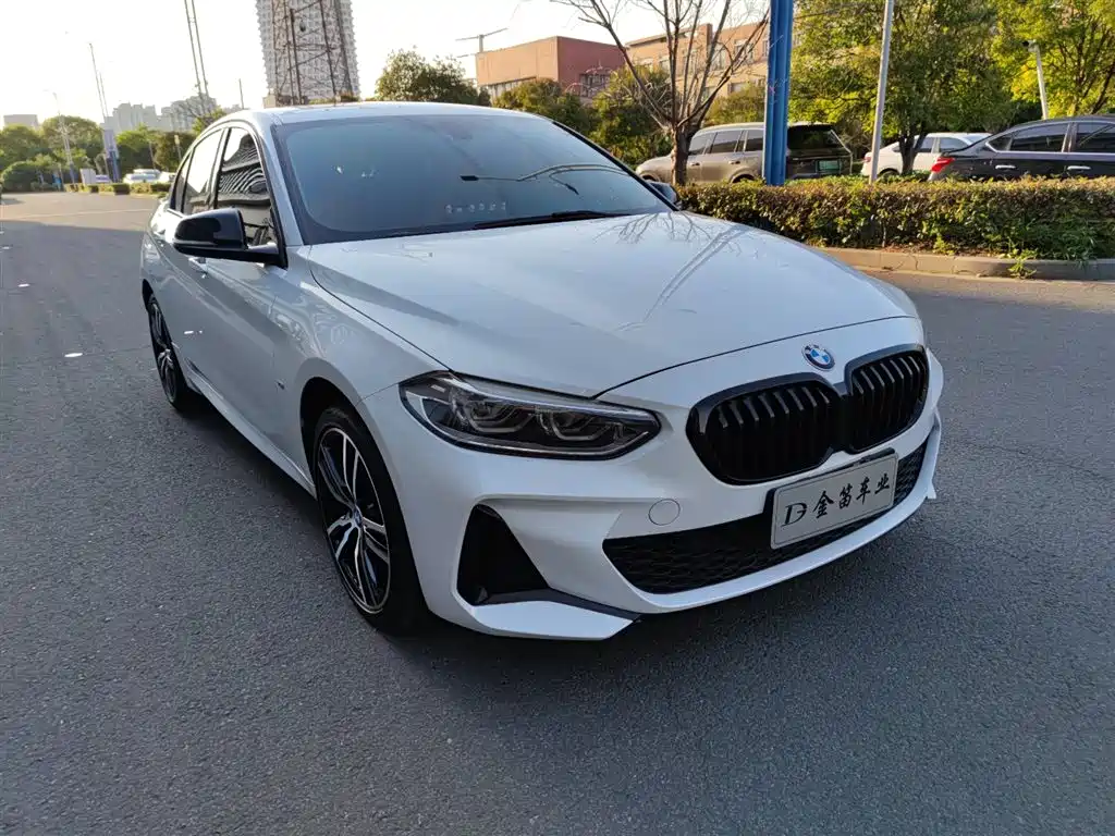 BMW 1 Series 2021 125i M Sport Black Night Edition фото 3