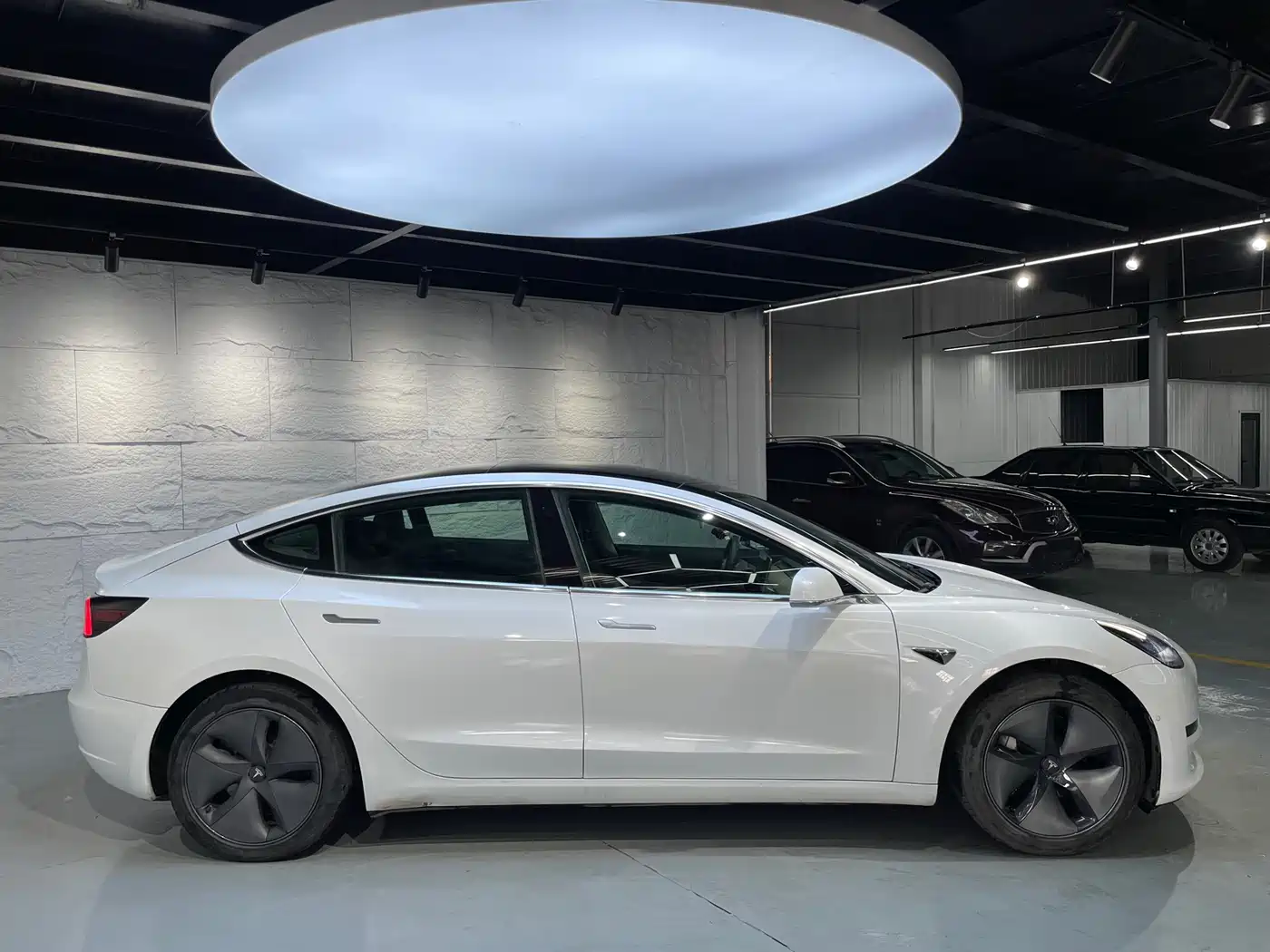 TESLA MODEL 3 (IMPORTED)