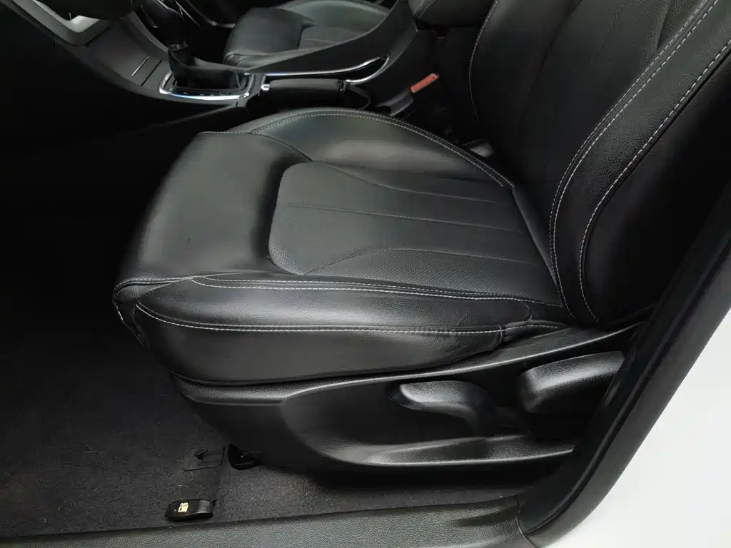 Фото 20 - Geely Emgrand
