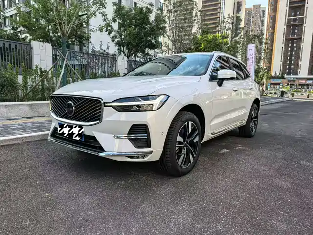 Volvo XC60 2025