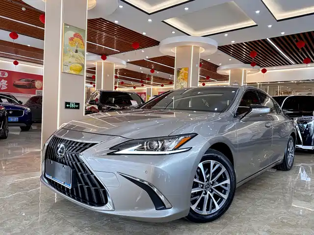 Lexus ES 2022