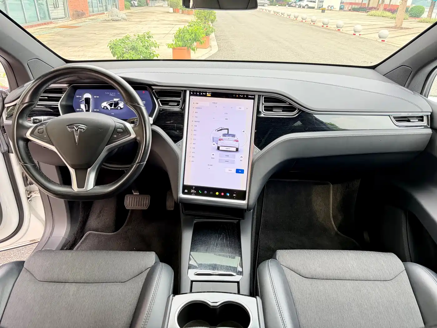 TESLA MODEL X