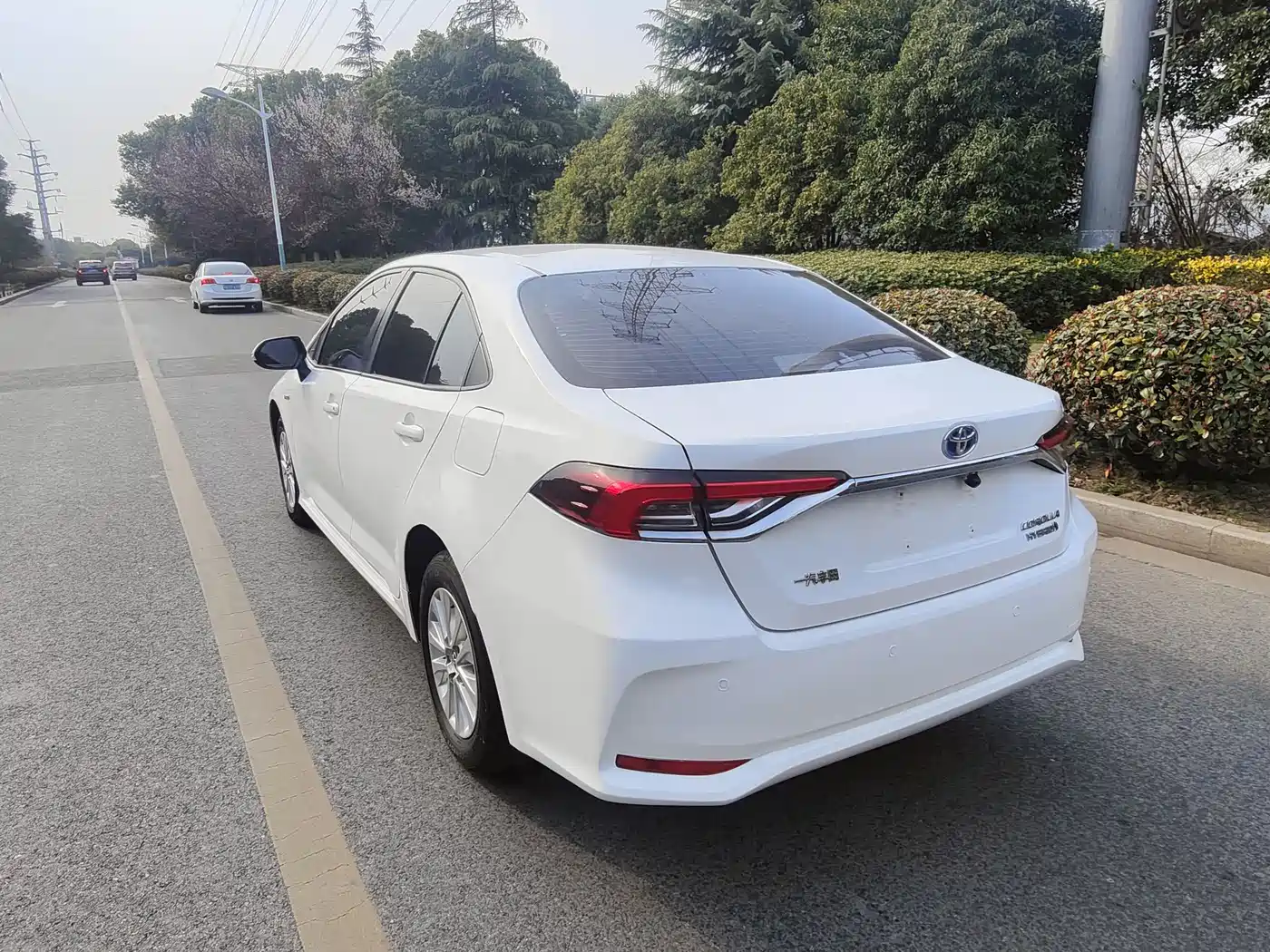 Toyota Corolla 2021 Hybrid 1.8L E-CVT Pioneer Edition фото 6