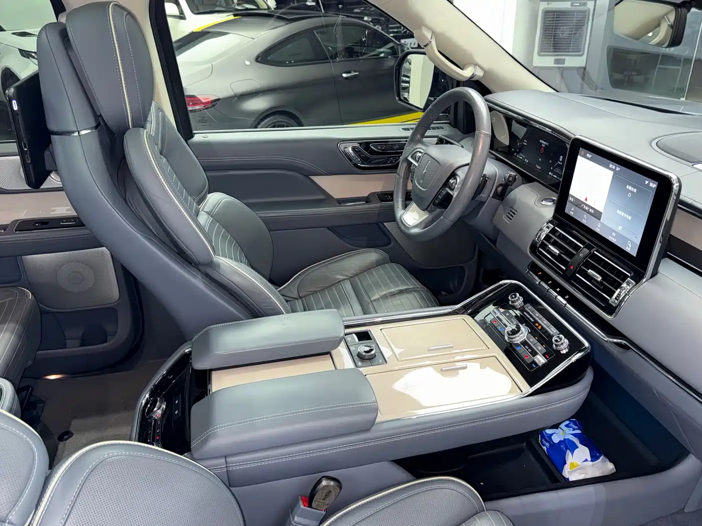 Lincoln Navigator 2019 3.5T Presidential Series China VI фото 8