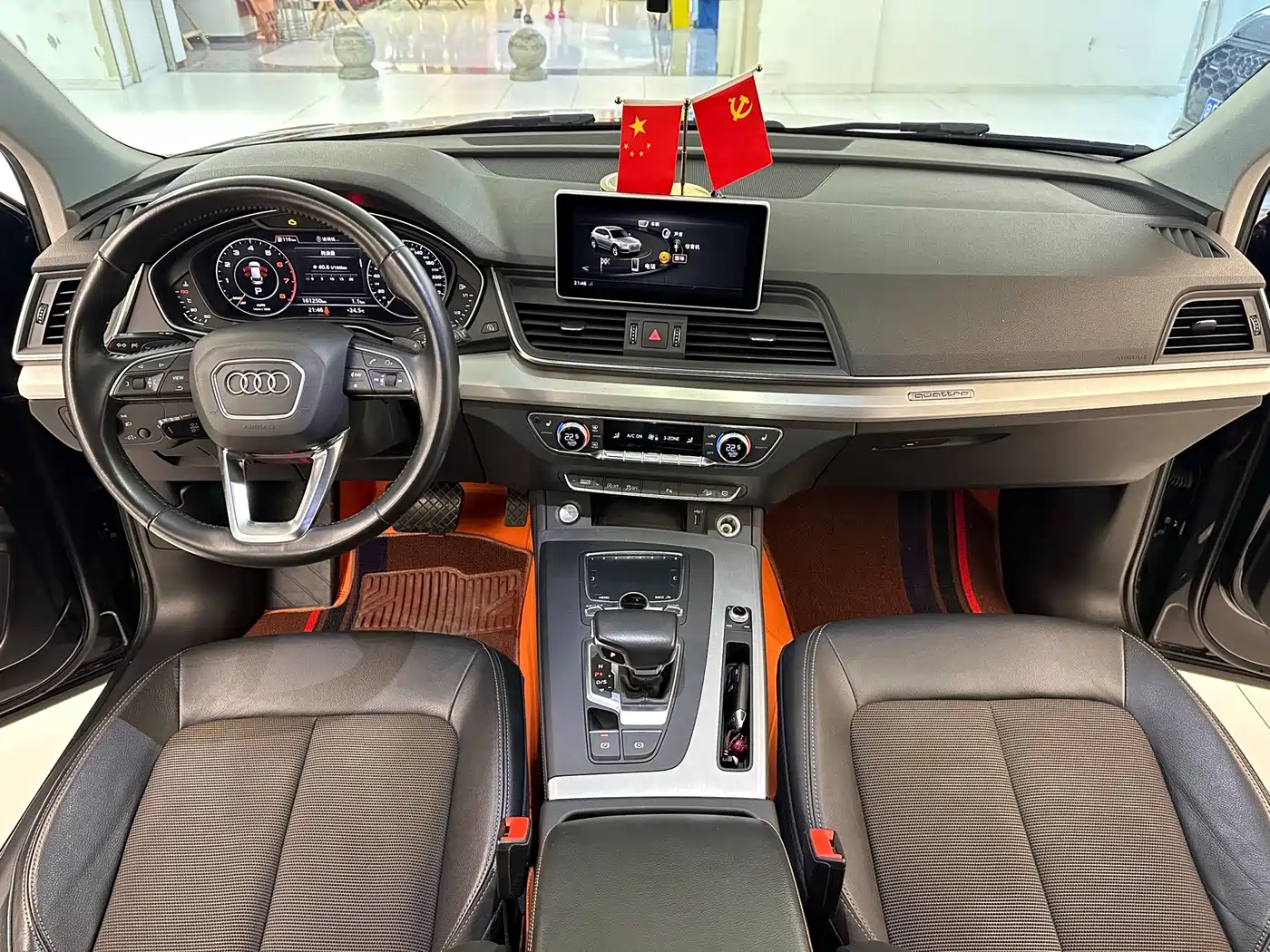 Фото 21 - Audi Q5L