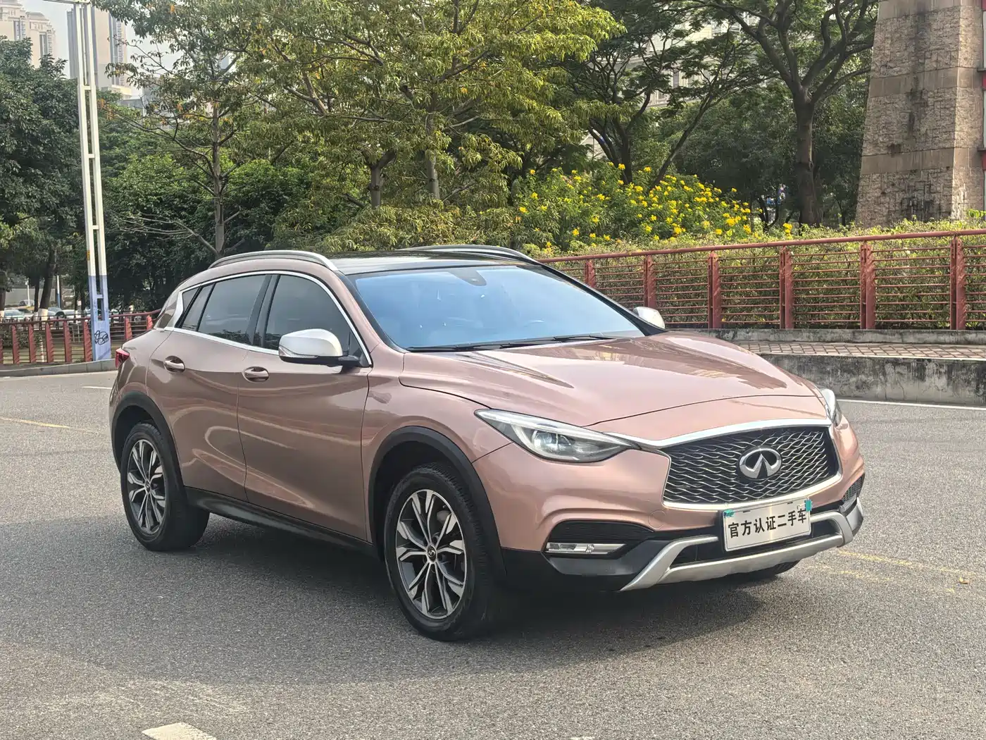 Infiniti QX30 2017 2.0T 4WD Sport Edition фото 3