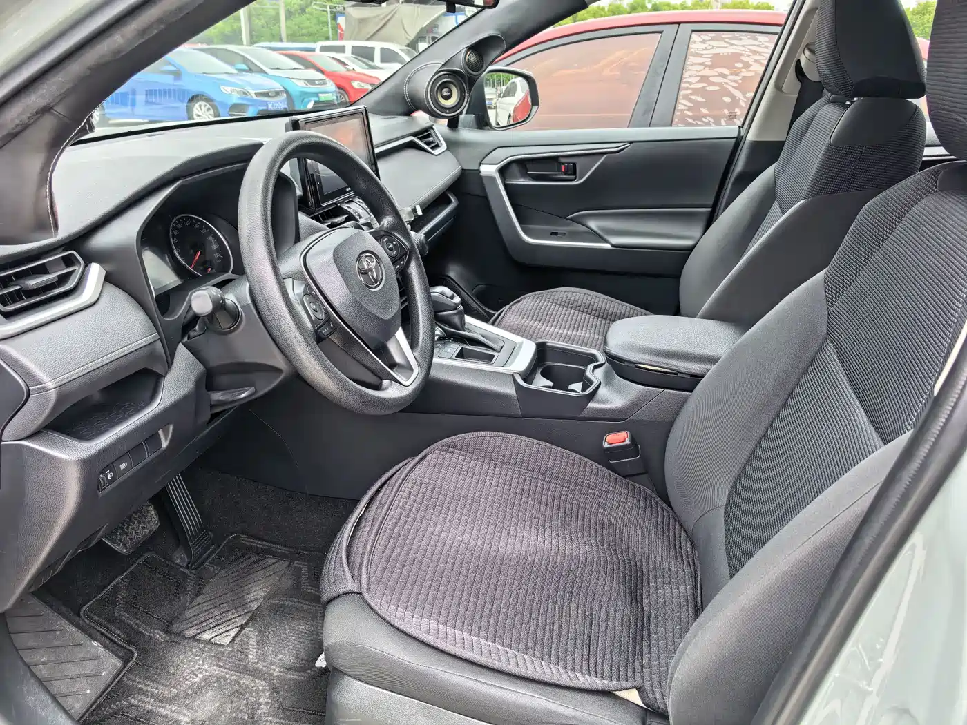 Toyota RAV4 Rongfang 2021 2.0L CVT 2WD Urban фото 3