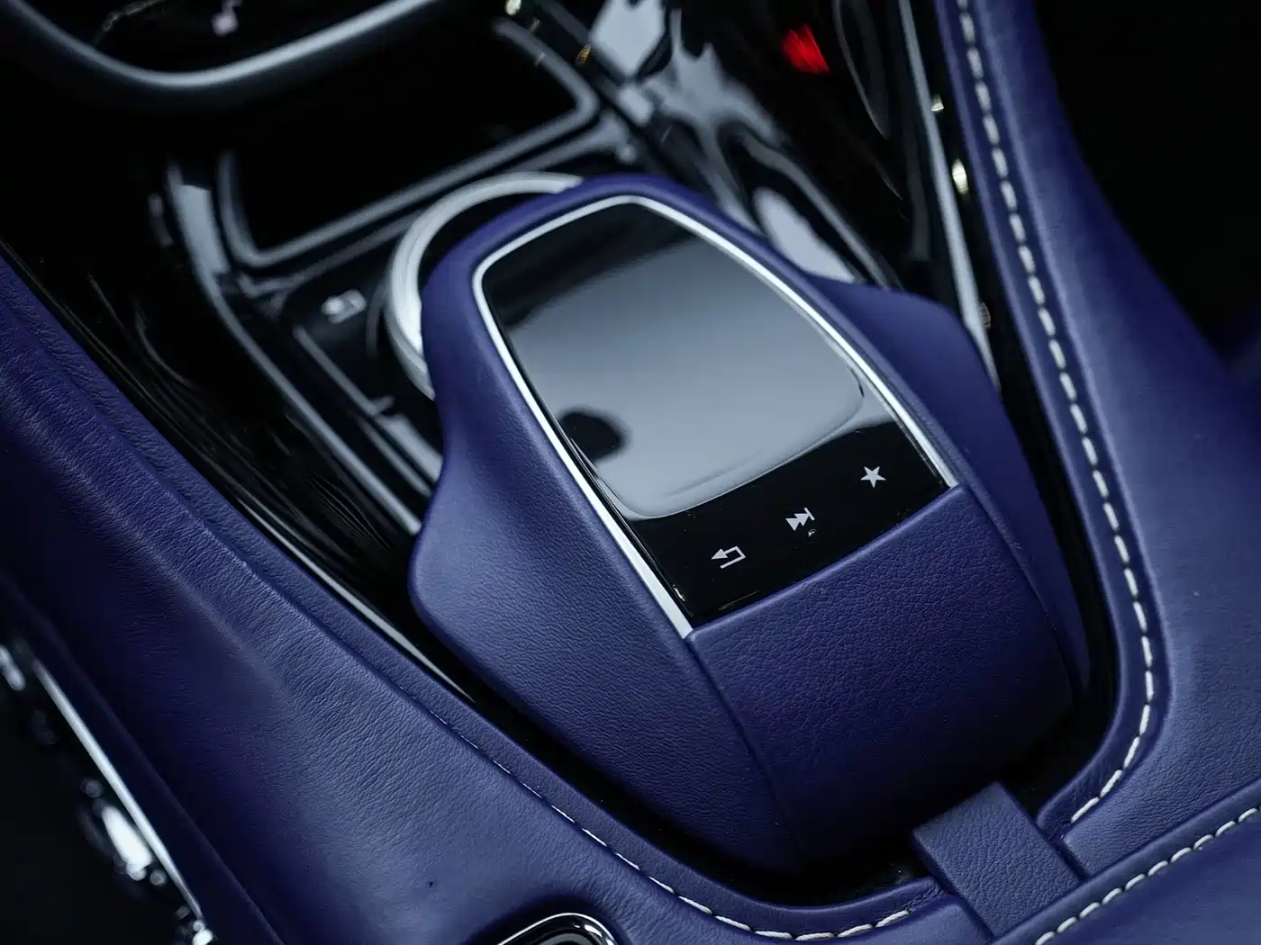 Aston Martin DB11 2019 Model 4.0T V8 Coupe фото 21