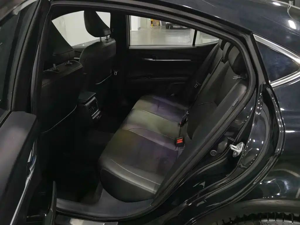Photo 15 - Toyota Camry
