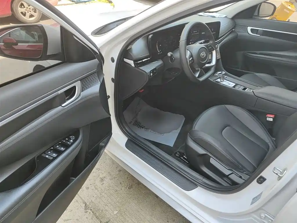 Hyundai Mistra 2021 1.8L CVT GLX Elite фото 16