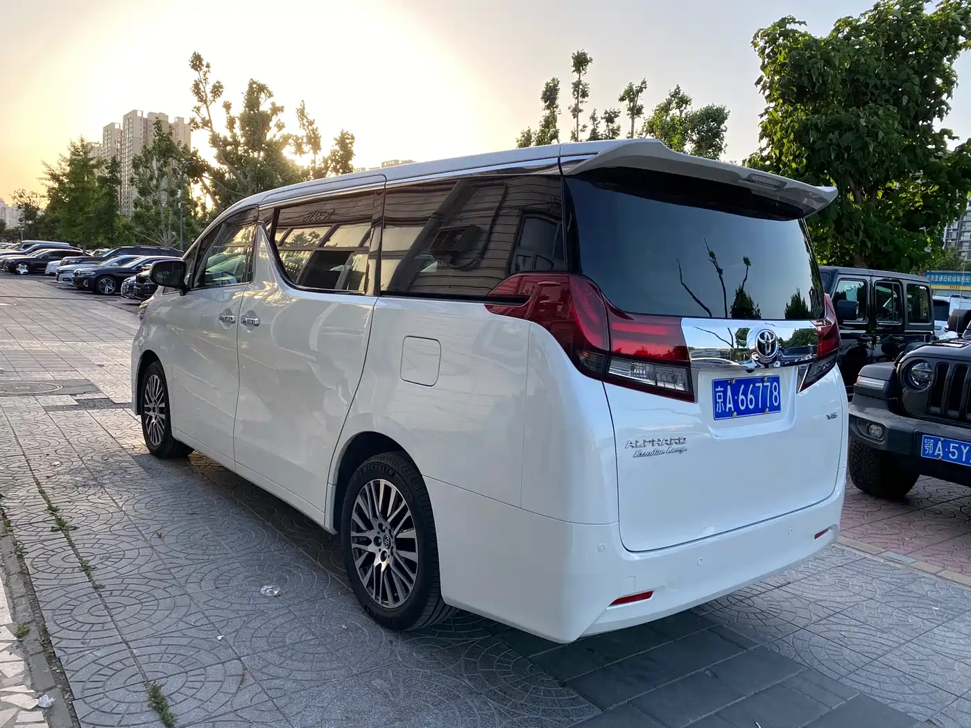 Toyota Alphard 2015 3.5L Luxury Edition фото 3