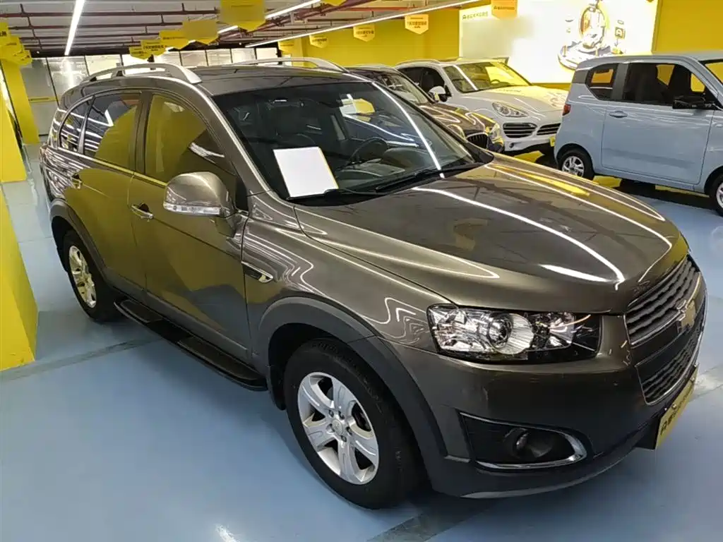 Chevrolet Captiva 2015 2.4L 2WD Urban Edition 7-seater фото 4