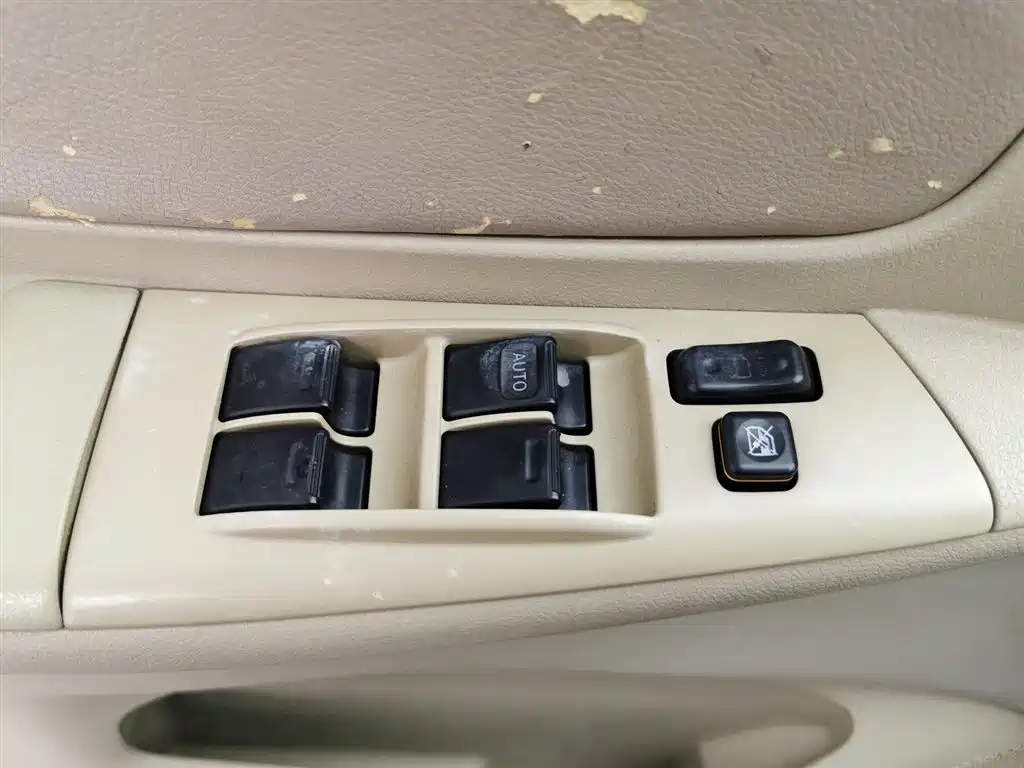Toyota Corolla 2013 1.6L Manual Value Edition фото 9