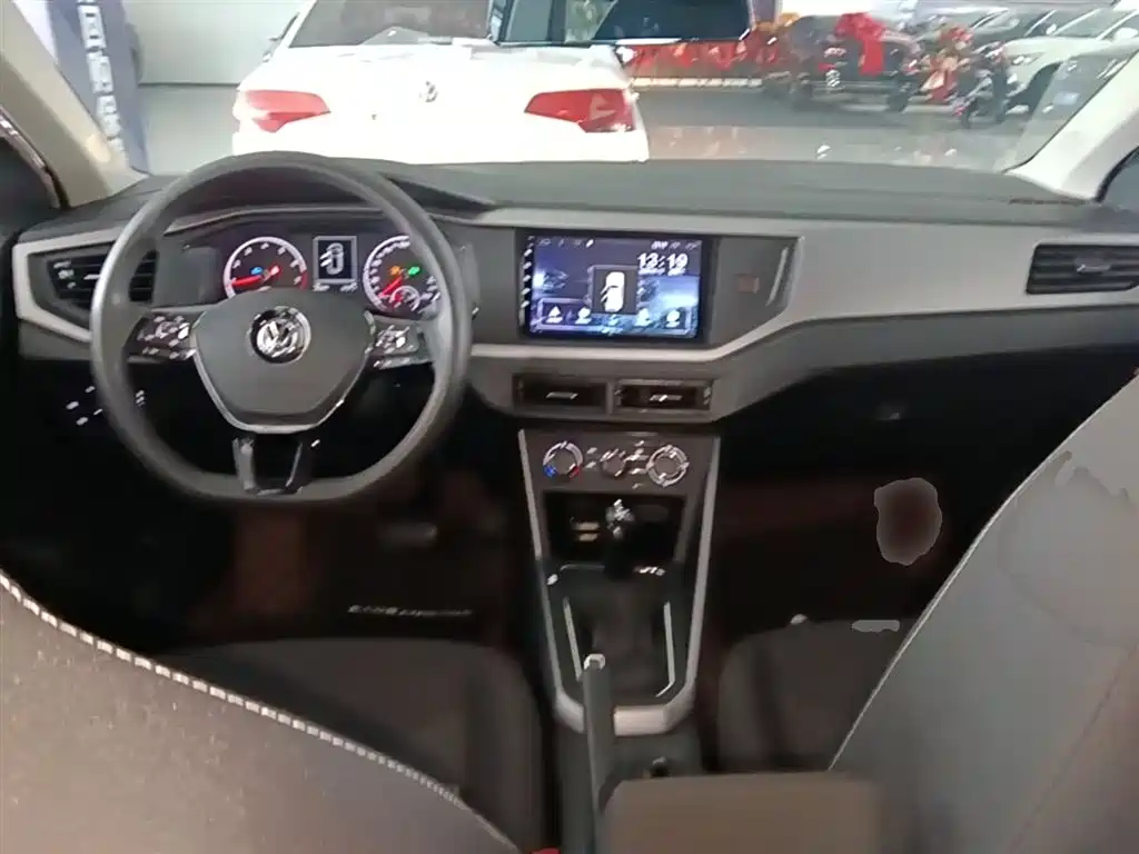 Volkswagen Polo 2019 Plus 1.5L Automatic Panorama Enjoyment Edition фото 10